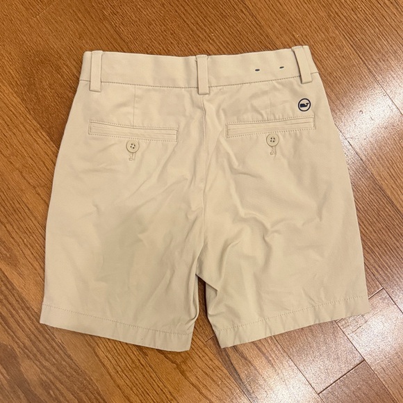 Vineyard Vines Boys Performance Khaki Shorts size 8 - Picture 3 of 3